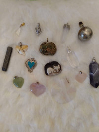 Lot of 15 pendants 