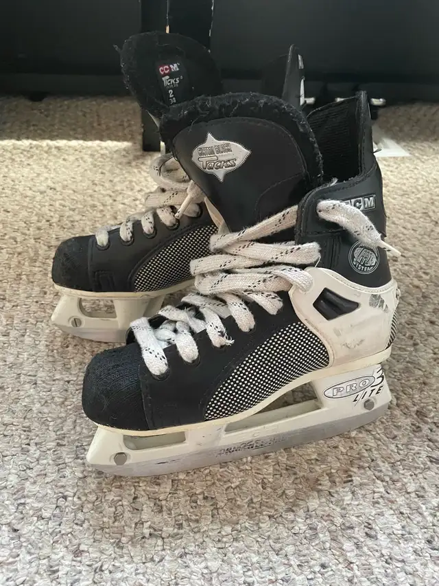 Youth hockey skates  in Hockey in Calgary - Image 5