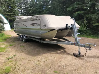 I'm selling this amazing Pontoon boat because we unfortunatly don't get to use it much these days. I...