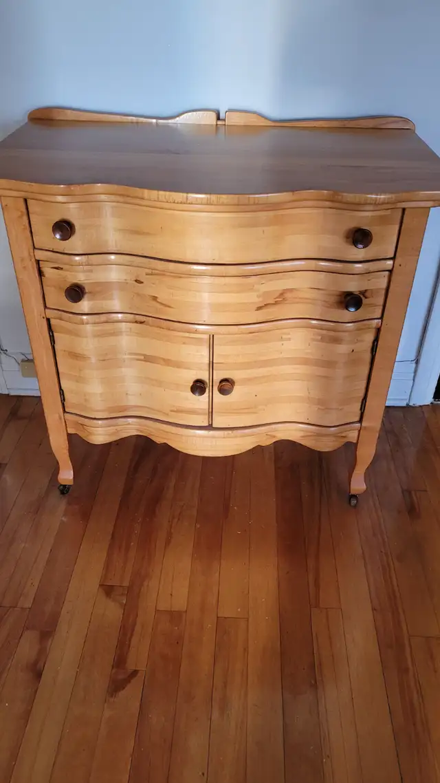 Meuble antique de rangement en bois in Dressers & Wardrobes in City of Montréal - Image 4