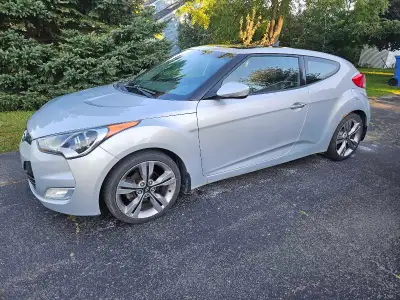 Veloster 2015 tech manuel 151 000km Un seul proprio. Non fumeur. Rouille ailes arrière.