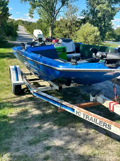 Tri hull bass boat, has live wells, 70hp Johnson 2 stroke motor with vro by passed so premix oil and...