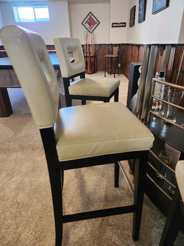 Counter/Bar Stools in Chairs & Recliners in Edmonton
