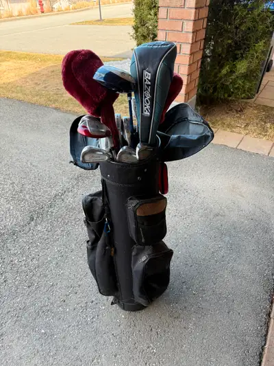 Sac de golf pour dame droitière incluant les bâtons, View more