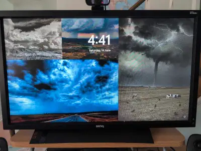 27 inch BenQ Ultimate Gaming Monitor Very lightly used like new condition with box Comes with origin...