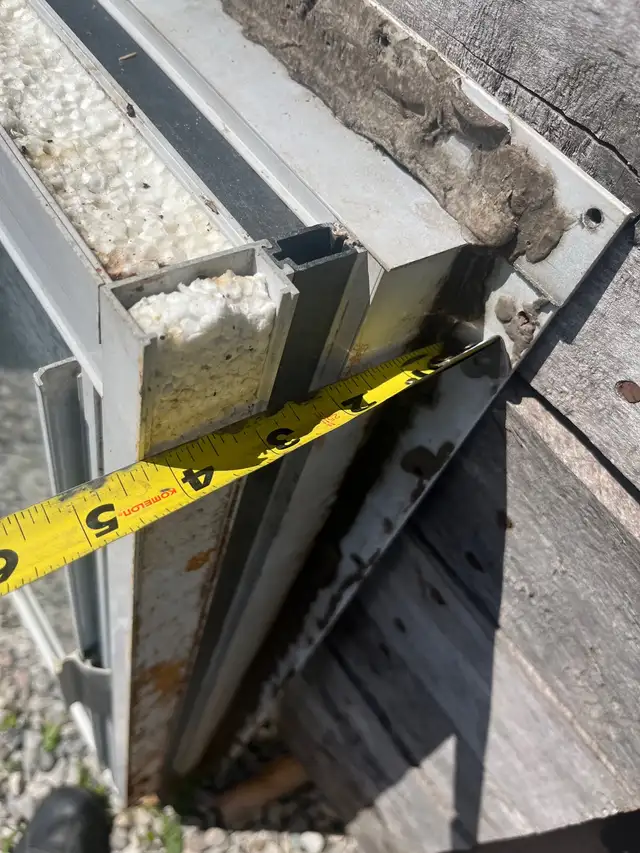 Used Aluminum Side Slider Window  in Windows, Doors & Trim in Oakville / Halton Region - Image 7