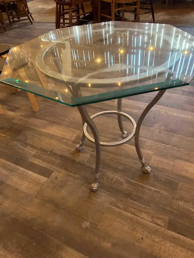 glass side table in Other Tables in Oshawa / Durham Region - Image 2