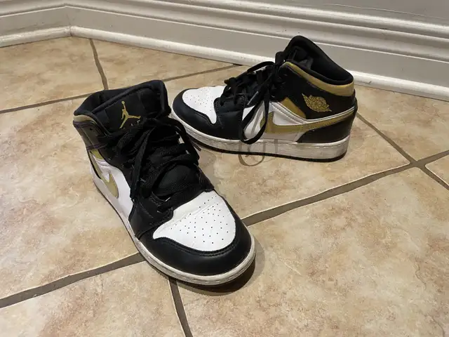 Air Jordan 4US 36Eur in Kids & Youth in Longueuil / South Shore - Image 5
