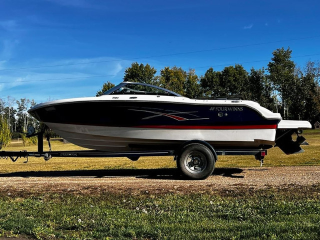 2015 Four Winns H180 in Powerboats & Motorboats in Grande Prairie - Image 4