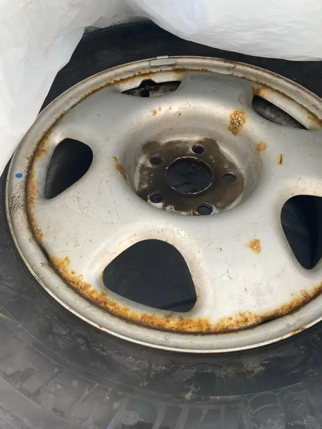 Pneu hiver avec roues, CRV Honda, moins de 10 000 km d’usure  in Tires & Rims in Longueuil / South Shore - Image 6
