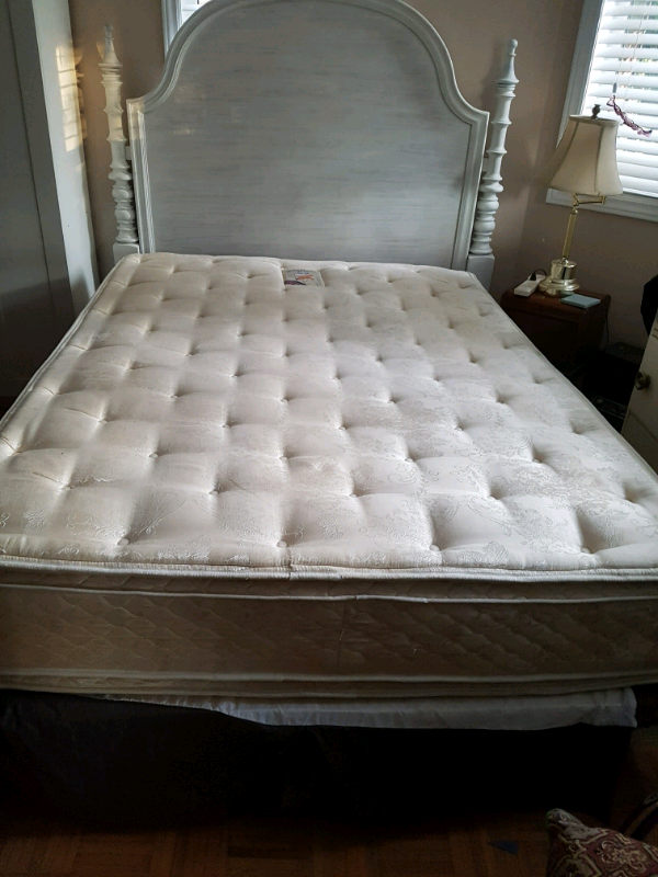 Ornate Antique White high end queen/double head board in Beds & Mattresses in Mississauga / Peel Region - Image 4