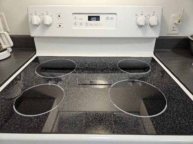 Cuisinière / Range in Stoves, Ovens & Ranges in Gatineau - Image 2