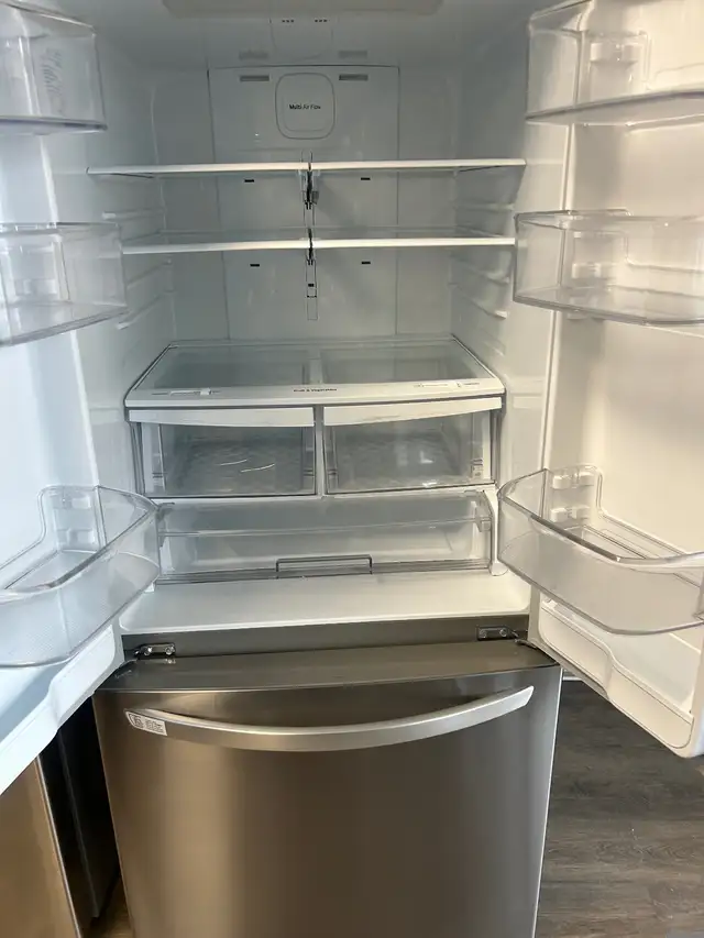 BRAND NEW  LG 30” 22Cu ftFrench Door refrigerator, Smudge Proof in Refrigerators in Dartmouth - Image 2