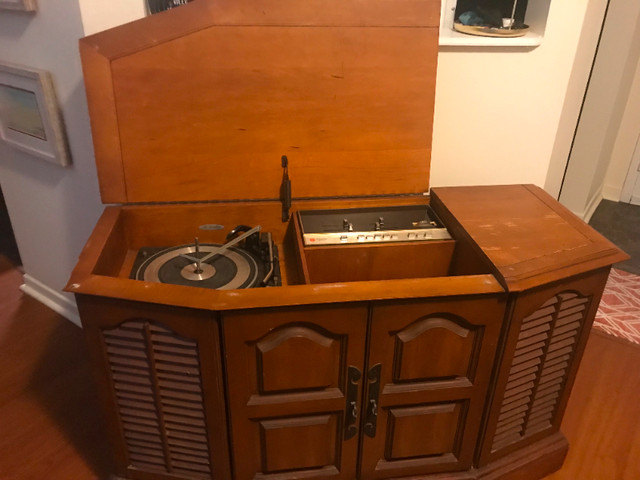 Vintage Stereo Console in General Electronics in City of Halifax - Image 2