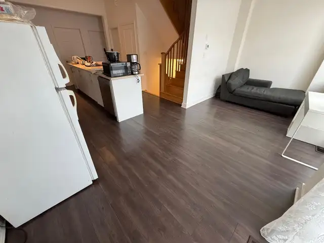 Private Room for Rent in  Vaughan near Wonderland in Long Term Rentals in Markham / York Region - Image 7