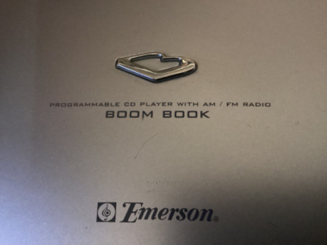 EXTREMELY RARE VINTAGE EMERSON BOOM BOOK BOOMBOX AMFM CD PLAYER in Other in City of Toronto - Image 2