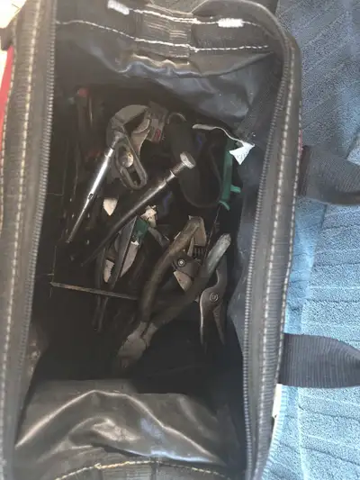 This is a Husky tool bag, perfect for keeping your tools organized and portable, and in used conditi...