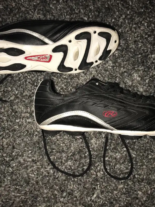 Men’s size 8 soccer cleats Rawlings brand almost new in Soccer in Winnipeg - Image 3
