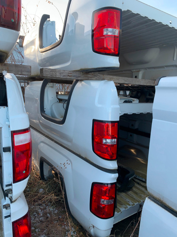 Chevy GMC 8ft truck box in Auto Body Parts in Edmonton - Image 3