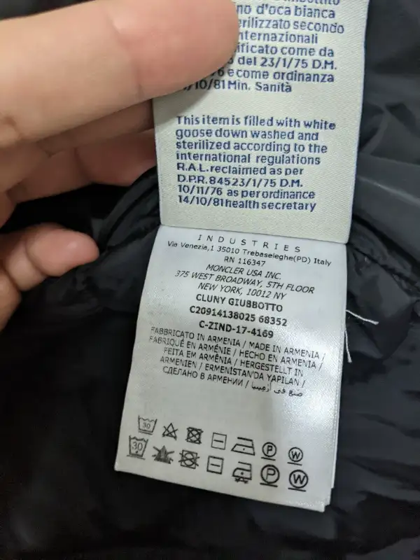 Moncler Quilted Black Long Down Jacket Size 6 / XXL in Men's in Mississauga / Peel Region - Image 10