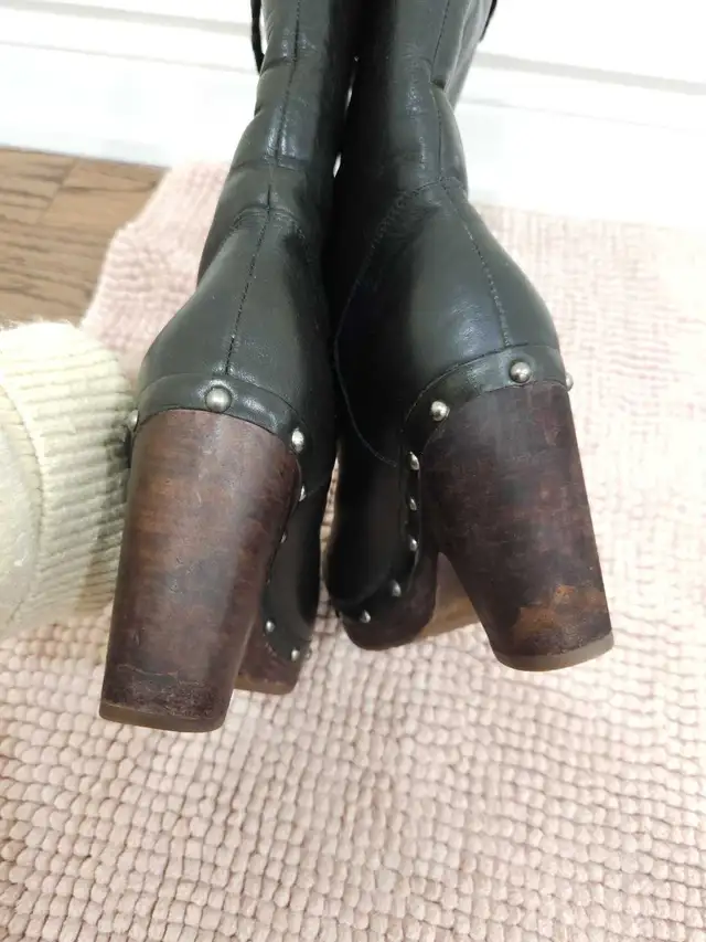Thick Leather & Sheepskin Lining  By UGG Savanna Knee Boot in Women's - Shoes in Markham / York Region - Image 10