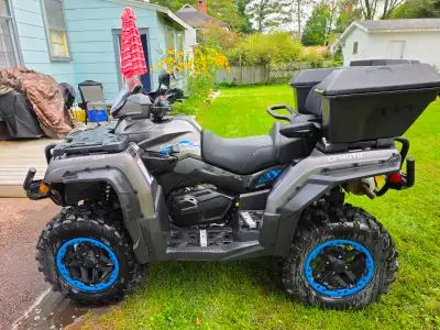 This is the perfect machine for the upcoming hunting season with only 351 km. It is barely broken in...