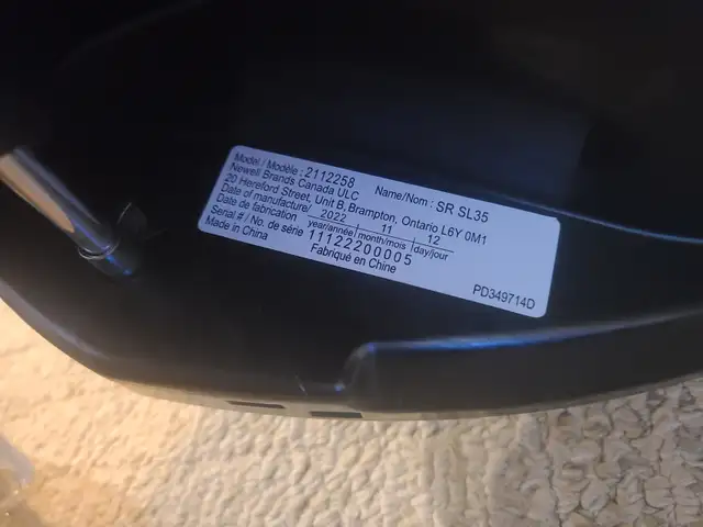 Graco SnugRide SnugLock 35 Infant Car Seat with 2 Bases + access in Strollers, Carriers & Car Seats in Oakville / Halton Region - Image 9