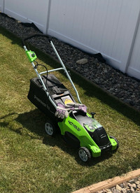 Greenworks 40-Volts 16-in cordless lawn mower with battery