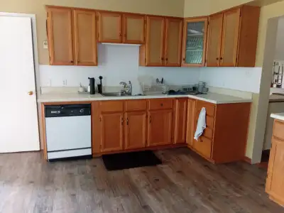 Large second floor apt in 1870 house