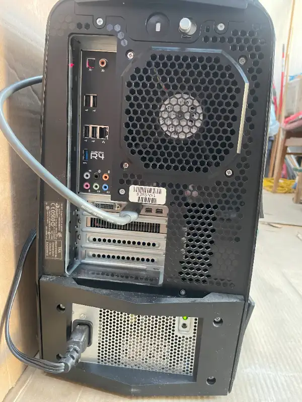 DELL ALIENWARE LIQUID COOLED SYSTEM DESKTOP (Like New) in Desktop Computers in City of Toronto - Image 10