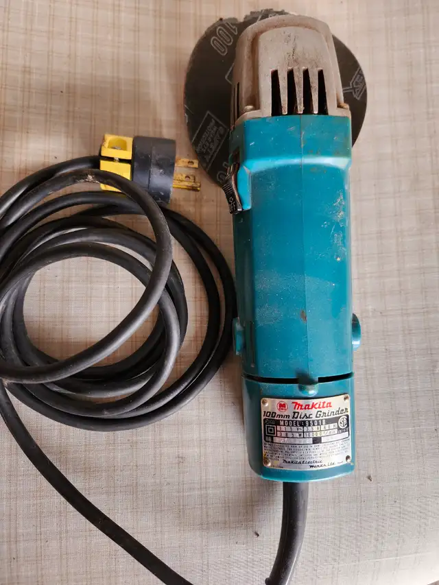 grinder Makita électrique in Power Tools in Edmundston - Image 2