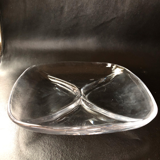 Vintage heavy crystal square plate with ridged dividers - 8.5" in Kitchen & Dining Wares in City of Toronto - Image 2
