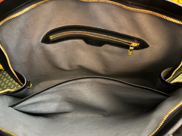 Louis Vuitton Multi-Purchase Bag in Women's - Bags & Wallets in Ottawa - Image 4