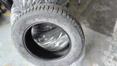 Is 235.60 r17 removed from toyota sienna. Used only 2 seasons bought from costco it good condition p...