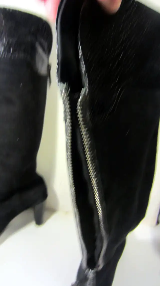 Women’s Bandolino Back Zippered Suede Boots in Women's - Shoes in City of Toronto - Image 5