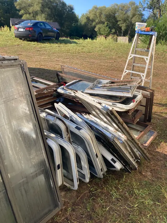 80 camper trailers parts windows doors tiny homes sheds living in RV & Camper Parts & Accessories in Barrie - Image 10