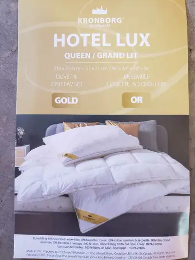 Kronborg of Denmark Hotel Lux Gold Duvet & 2 pillows set White, 100% cotton covers Like new, still i...