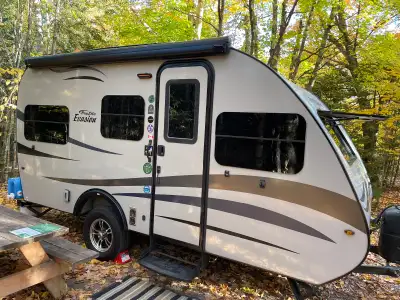 Belle roulotte très légère prolite évasion 2021 équipé avec hitch Très peu utilisé Prix 29000$ seule...