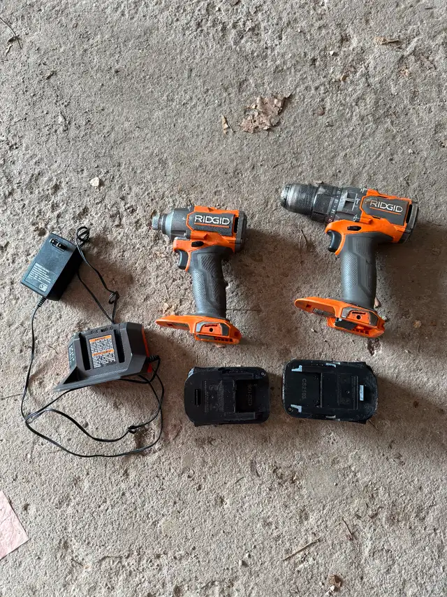 Used RIDGID wireless handrills for sale, charger, batteries incl63234578155395121