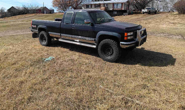 1994 GMC 6.5 k2500 5 speed LOW KM in Cars & Trucks in Red Deer