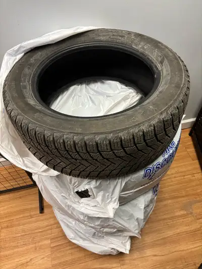 235/55R17 ** LOTS OF TREAD ** Michelin, X Ice - Tire Width: 235 - Aspect Ratio: 55 - Radial - Diamet...