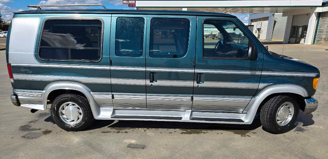Ford Wheelchair Van low km in Cars & Trucks in Grande Prairie - Image 2