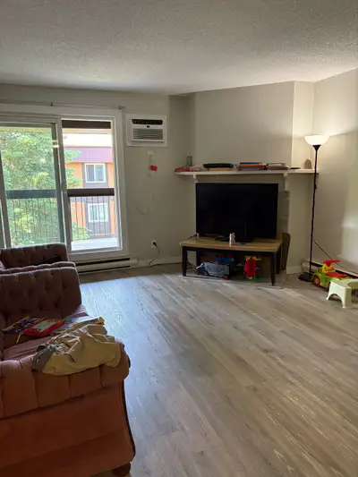 2 BEDROOM APARTMENT - Sub-let