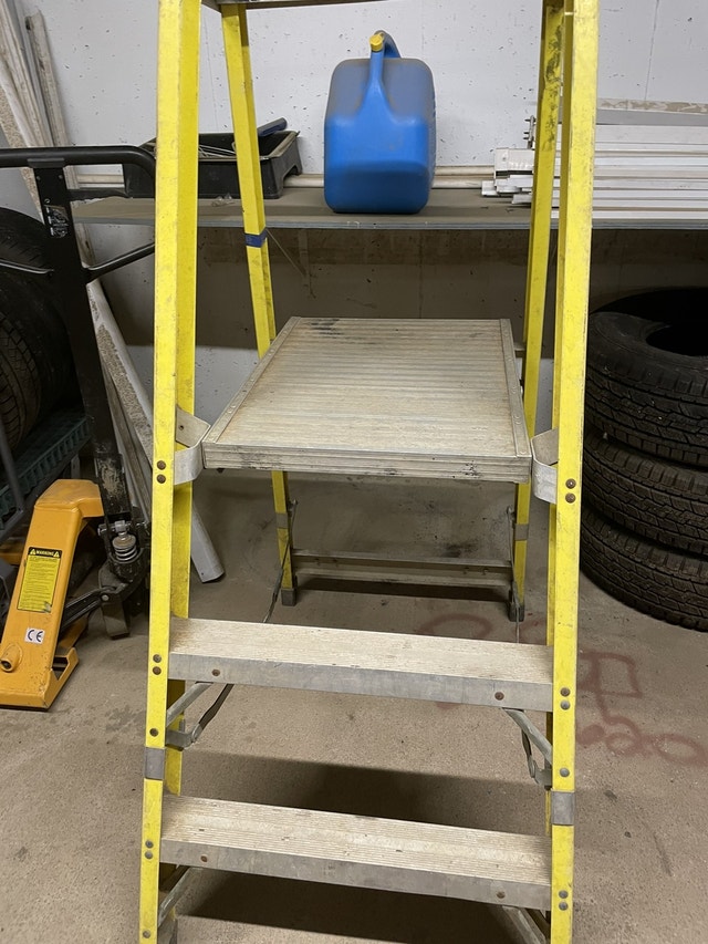 Ladder 5ft (platform) Ladders & Scaffolding Fort McMurray Kijiji