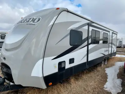 2015 Keystone Laredo - 320TG Immaculate condition. 36 ft. (Long) x 8 ft. (Wide) x 11.08 ft. (High)....