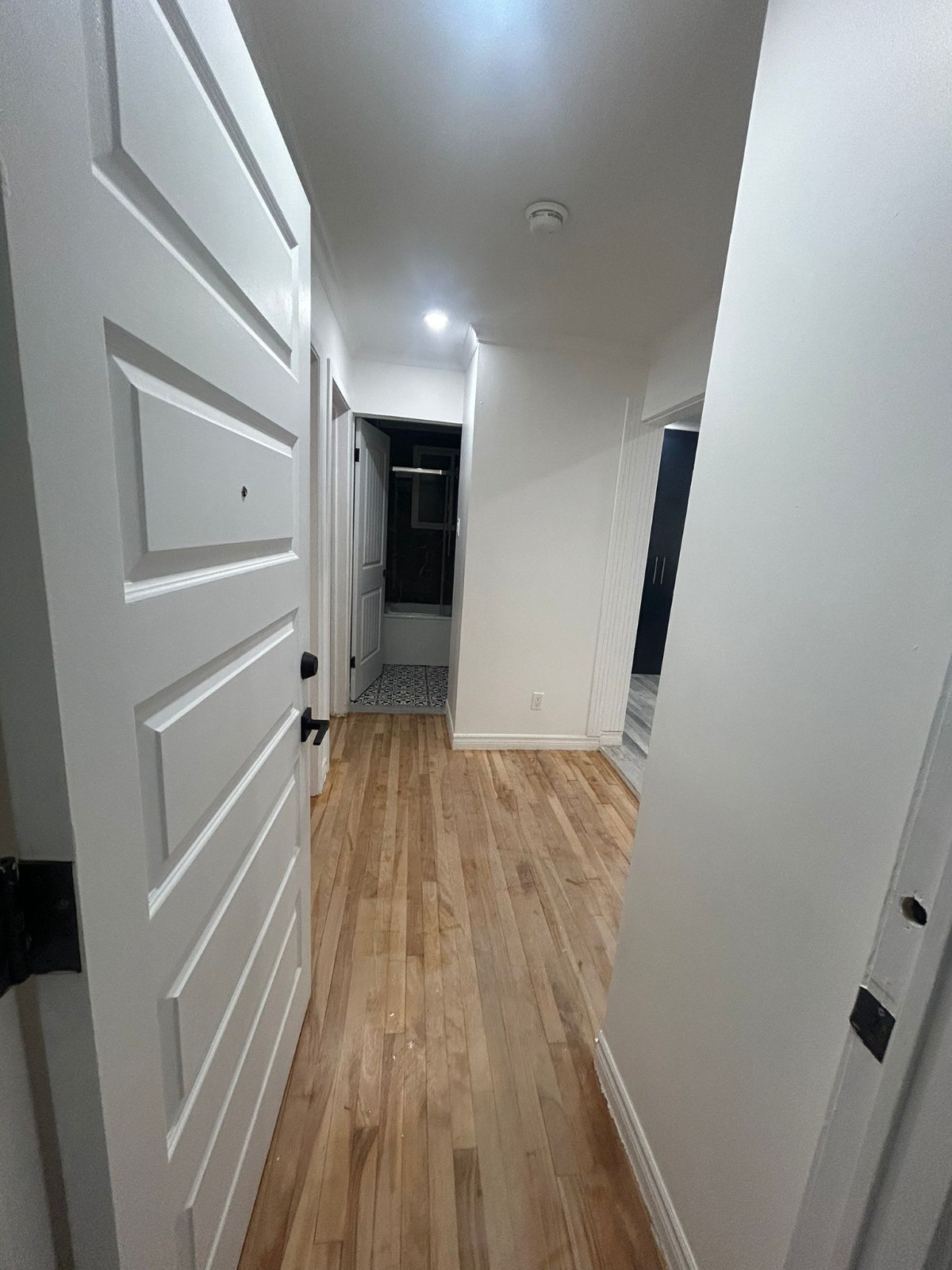 4½ NEUF RÉNOVÉ  au grand complet- 2e étage - 1500$/mois CA — photo 1
