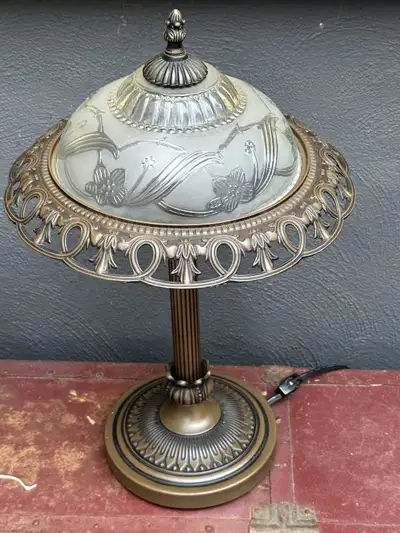 LAMPE EN MÉTAL, DE TABLE OU CHEVET STYLE CLASSIQUE ANTIQUE LAMP, View more