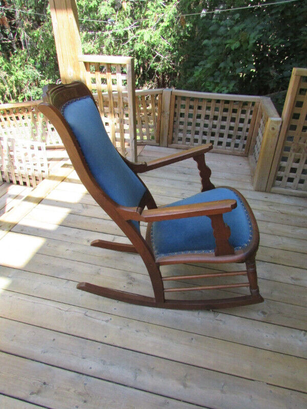 Antique Upholstered Rocking Chair in Chairs & Recliners in Kawartha Lakes - Image 4