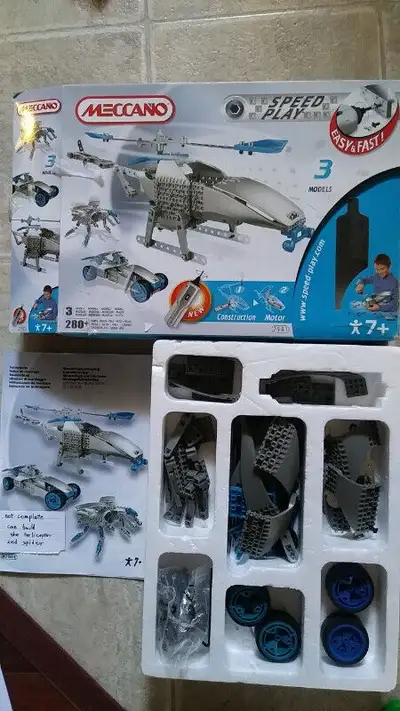 Meccano Speed Play Helicopter Set 7901 3 Models Set -- missing a few pieces, still can build 2 model...