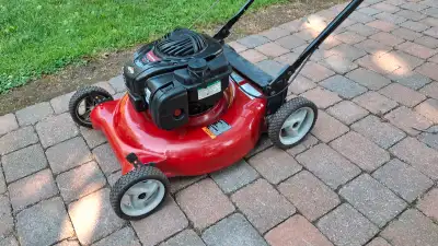 Very clean push lawnmower for sale Powerful Briggs and Stratton 140 cc OHV engine New air filter, ne...
